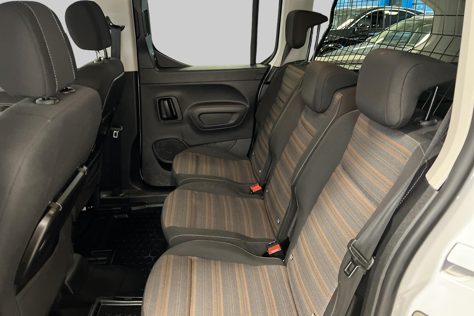 Opel Combo-e iso kuva 9