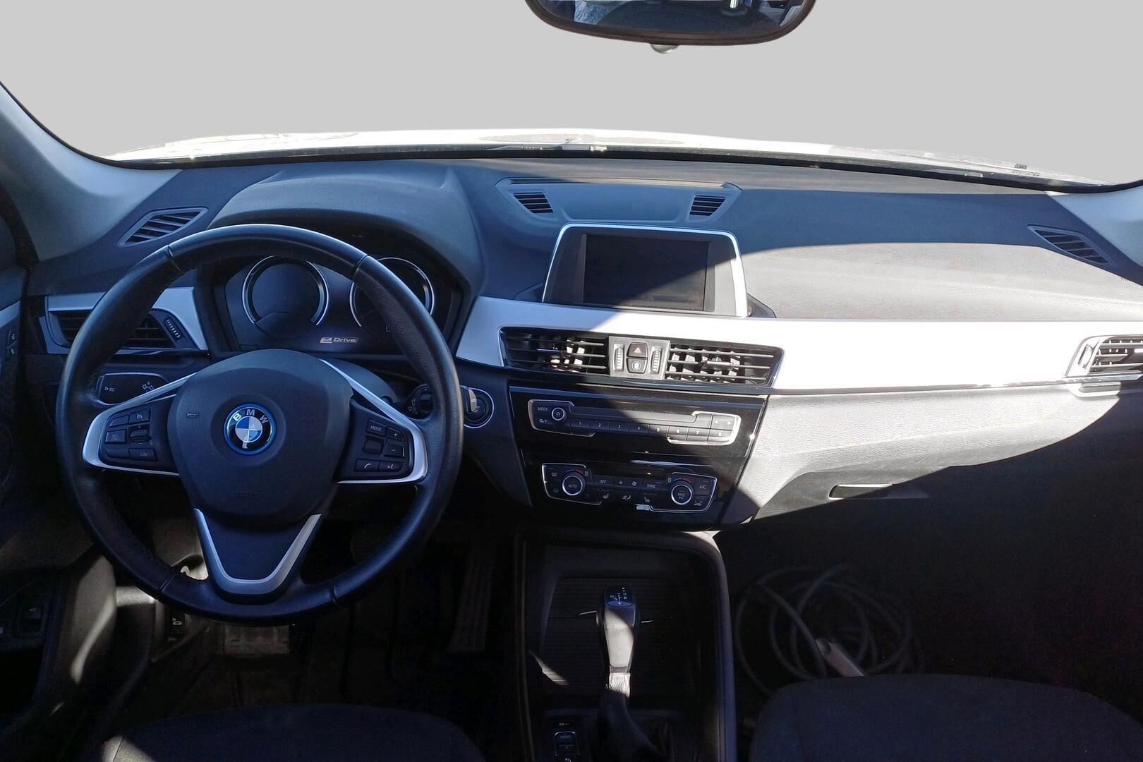BMW X1 iso kuva 2