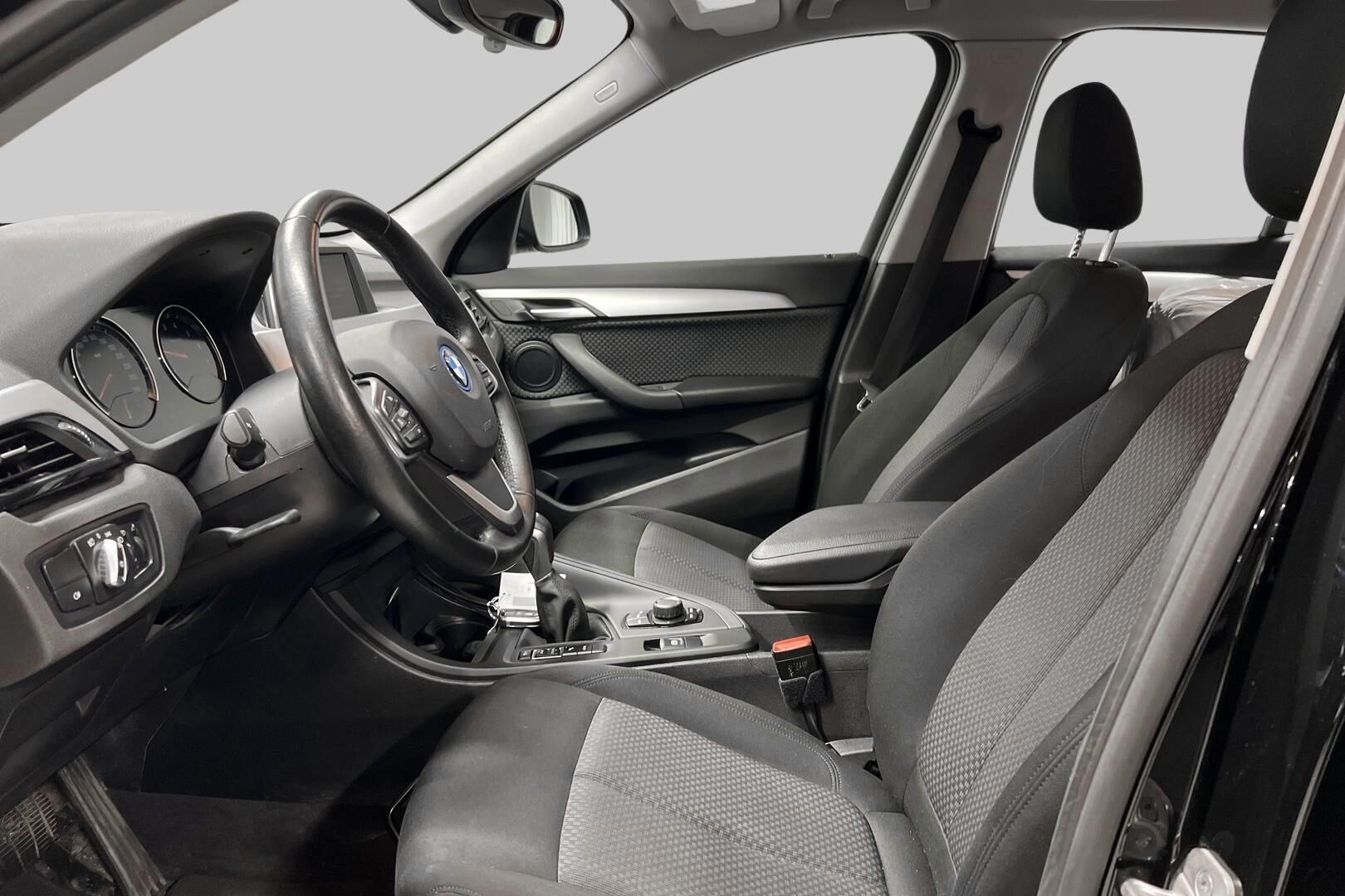 BMW X1 iso kuva 6