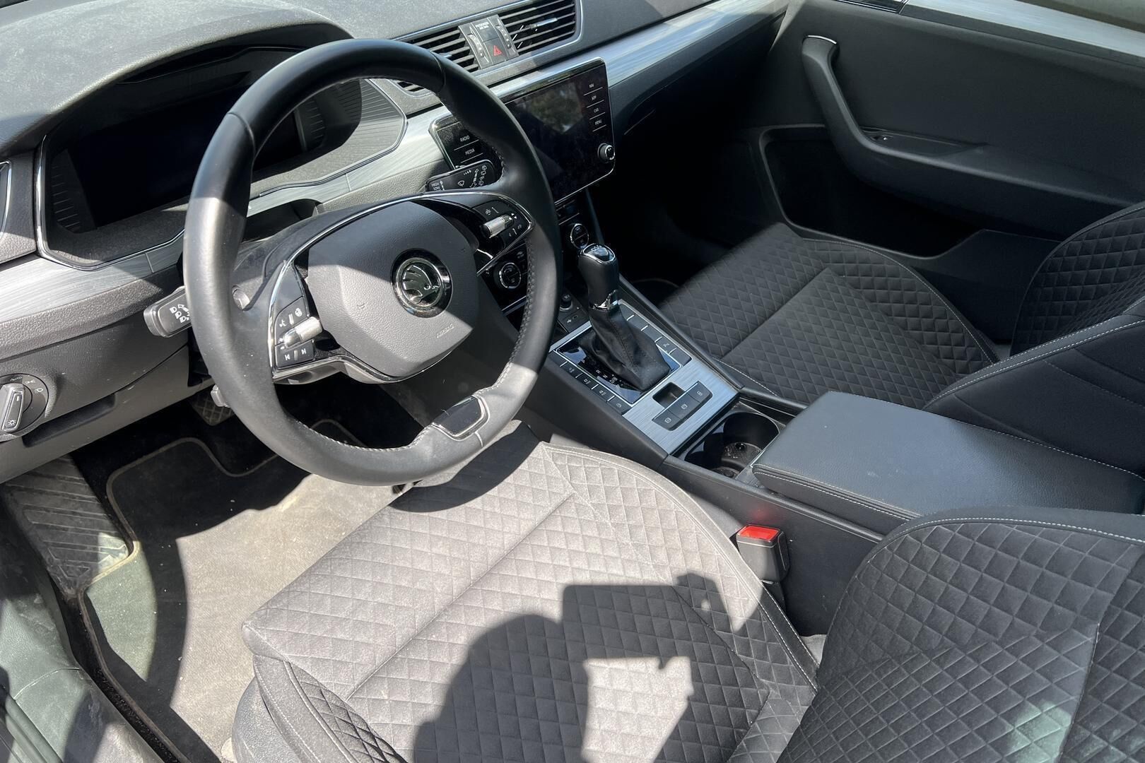 Skoda Superb iso kuva 2