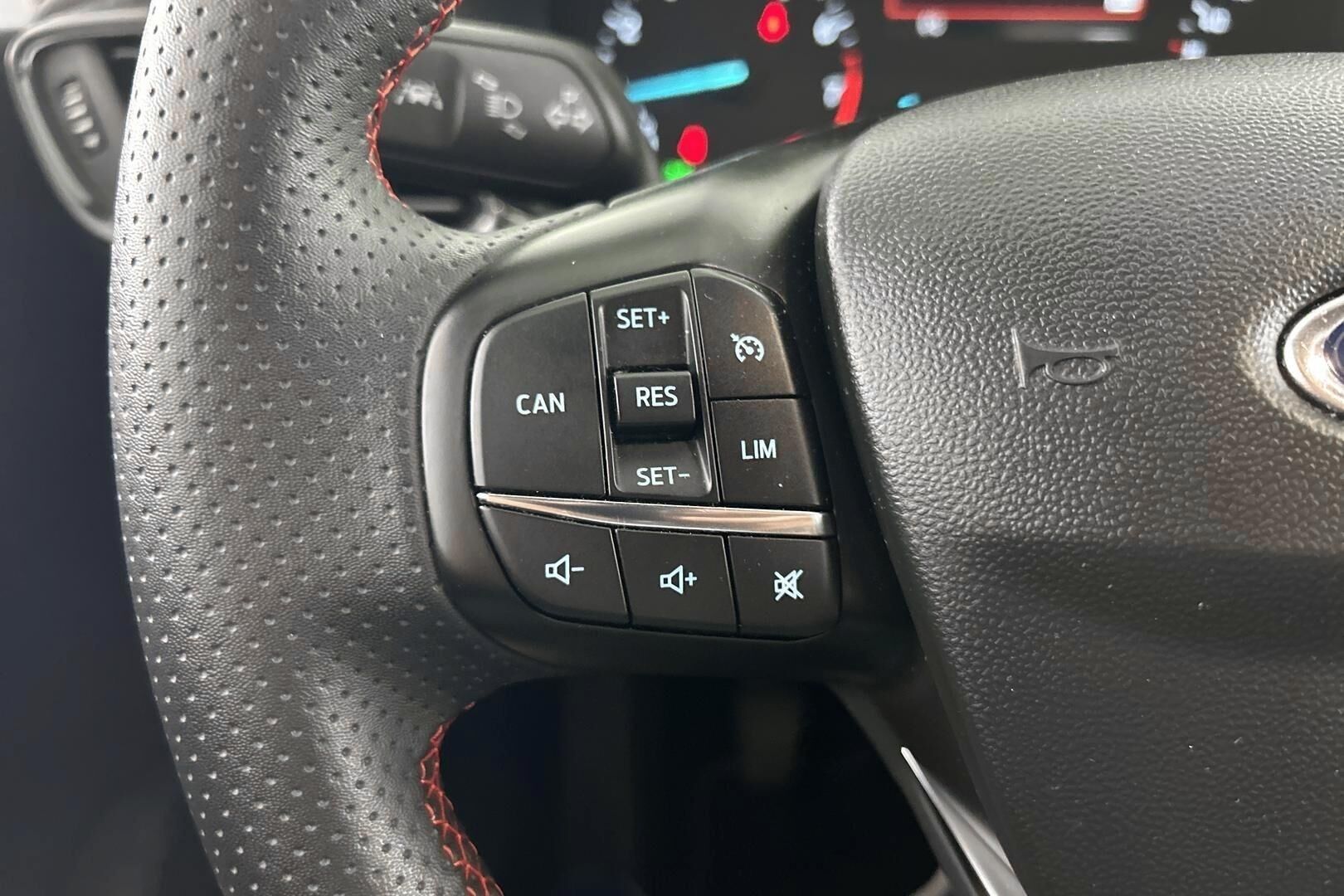 Ford Fiesta iso kuva 15