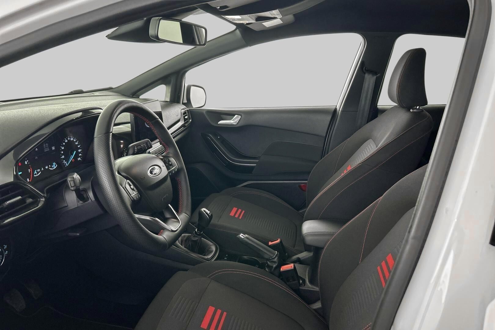 Ford Fiesta iso kuva 8