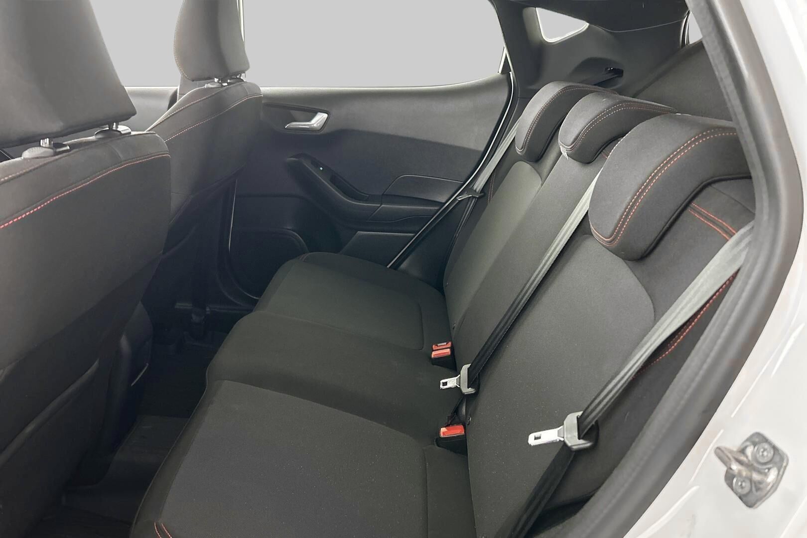 Ford Fiesta iso kuva 9