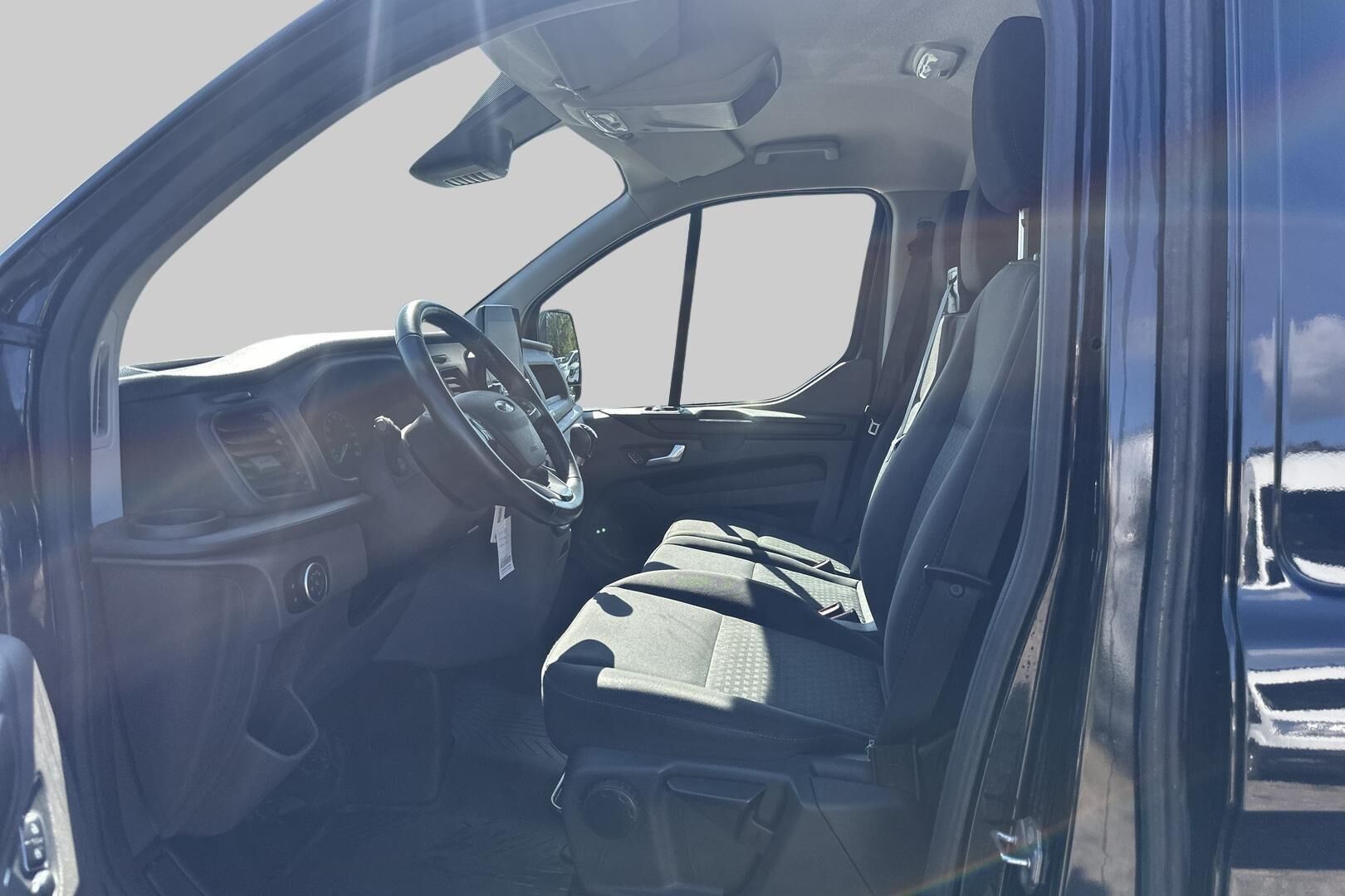 Ford Transit Custom iso kuva 4