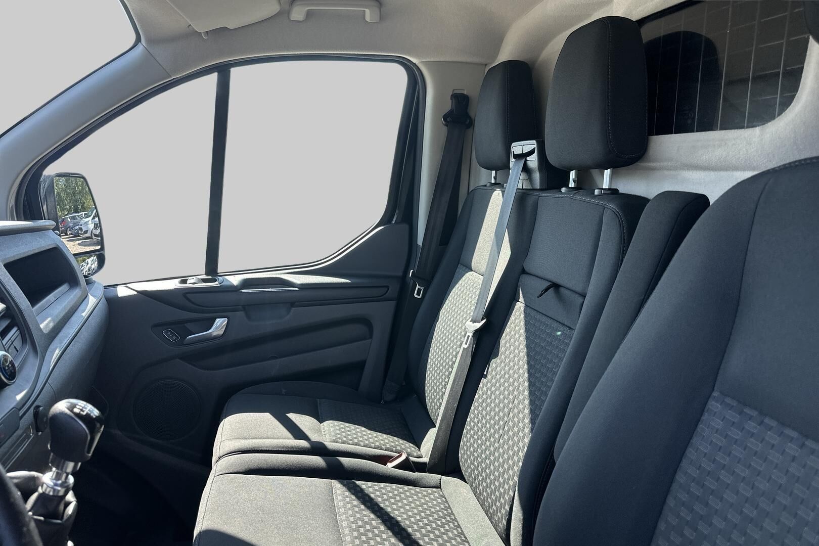 Ford Transit Custom iso kuva 12