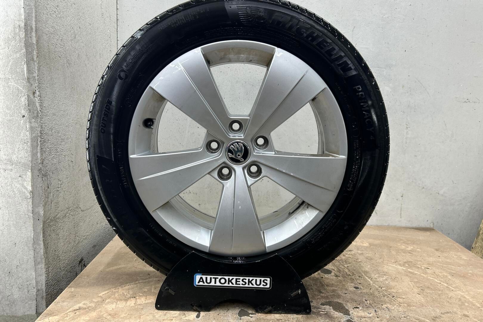 Skoda Superb iso kuva 12