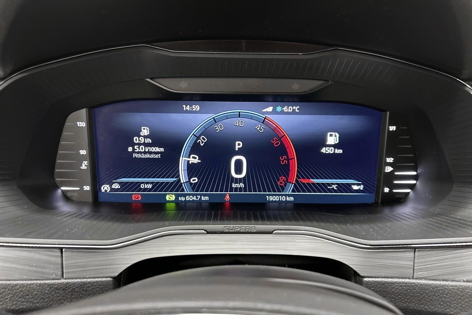 Skoda Superb iso kuva 13