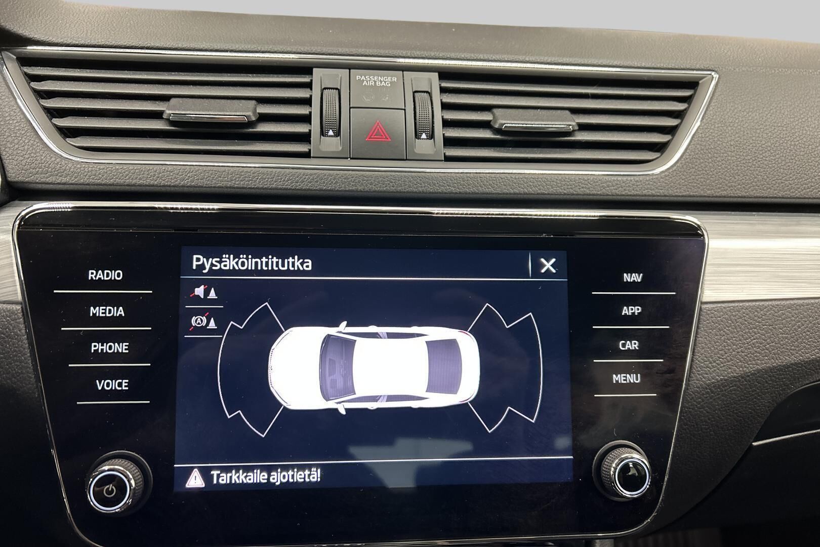 Skoda Superb iso kuva 17