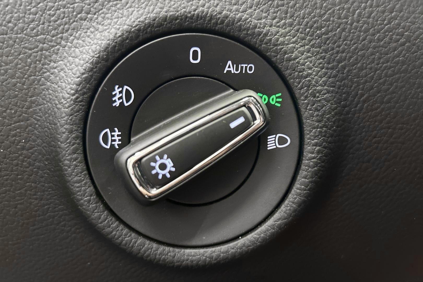 Skoda Superb iso kuva 16
