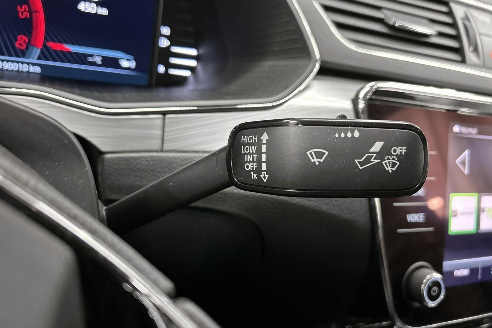 Skoda Superb iso kuva 19