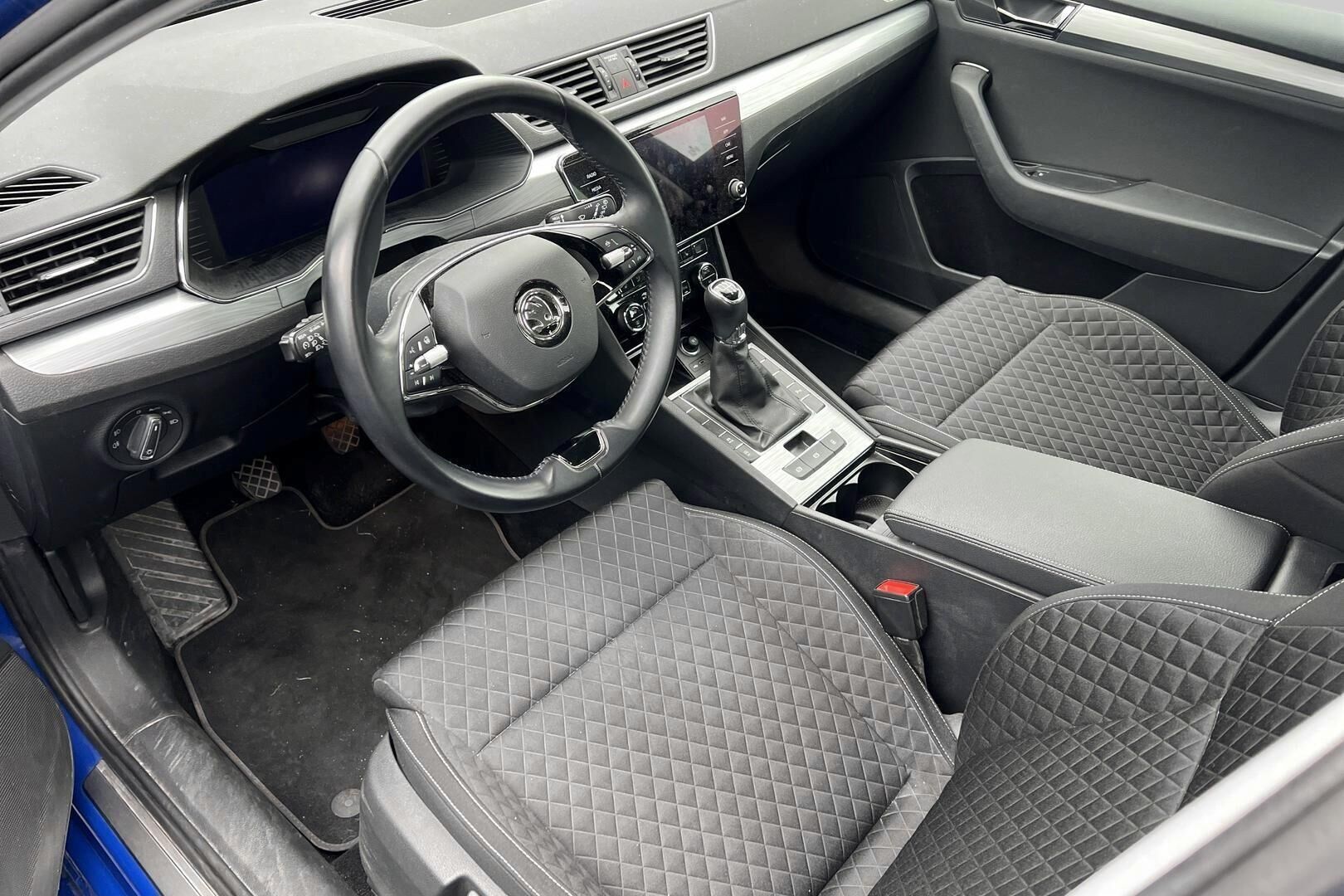 Skoda Superb iso kuva 1