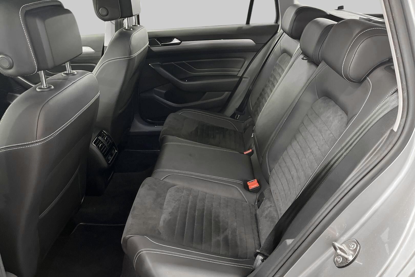 Volkswagen Passat iso kuva 14