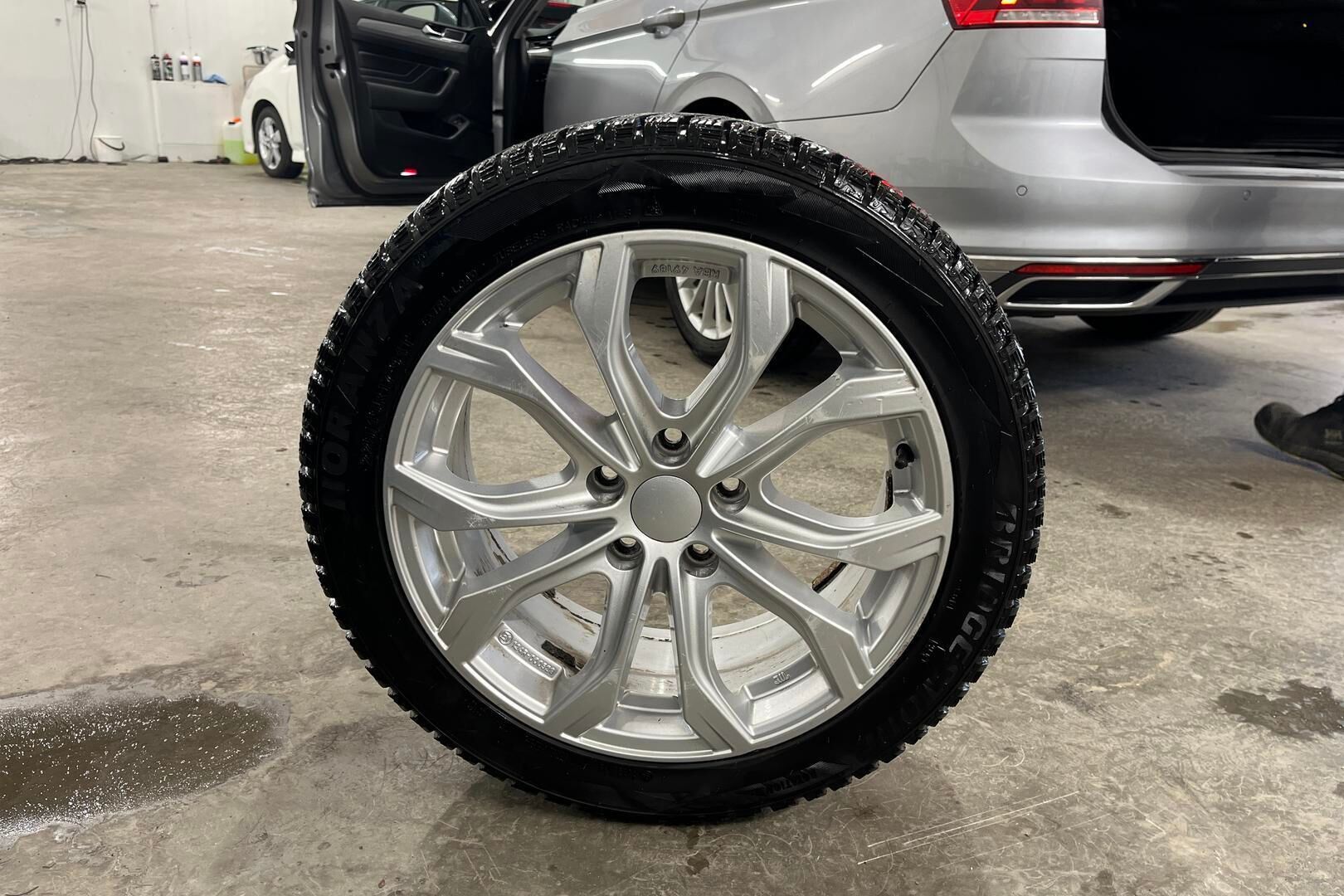 Volkswagen Passat iso kuva 17
