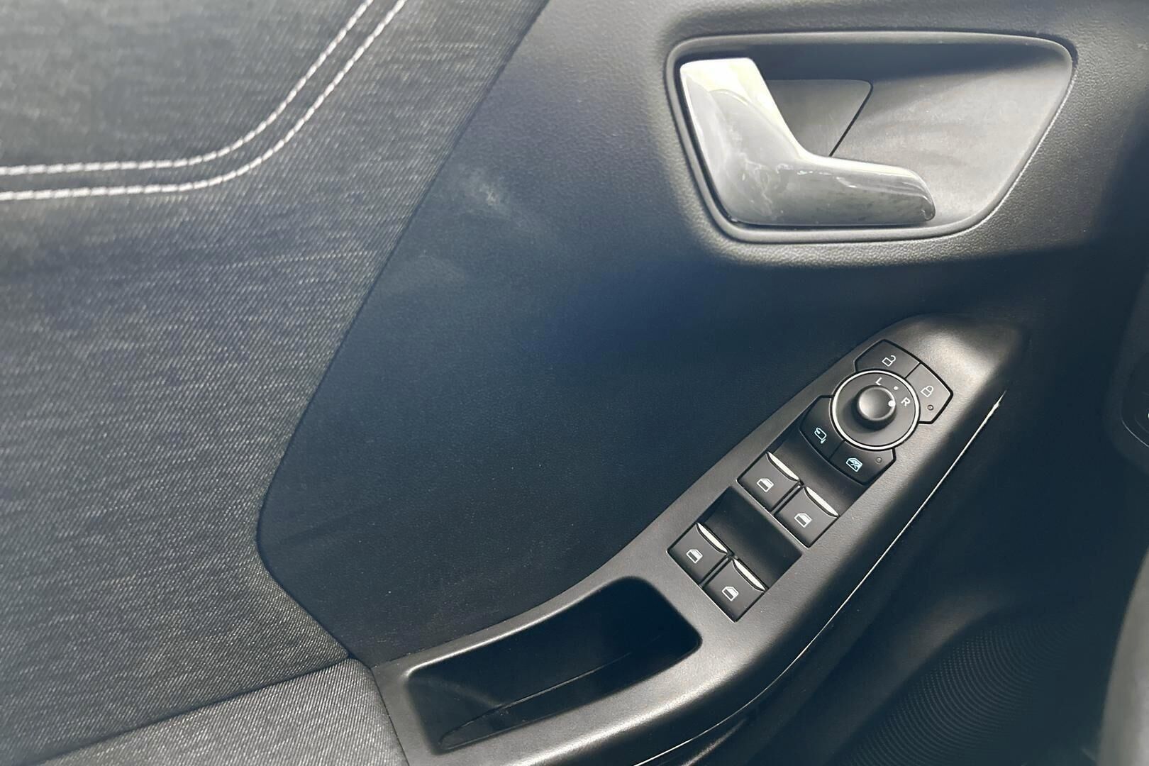 Ford Puma iso kuva 18