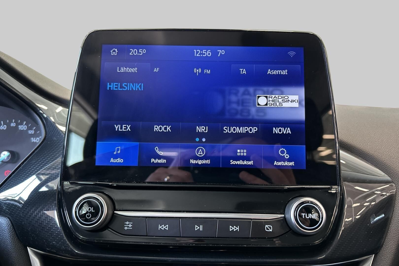 Ford Puma iso kuva 32