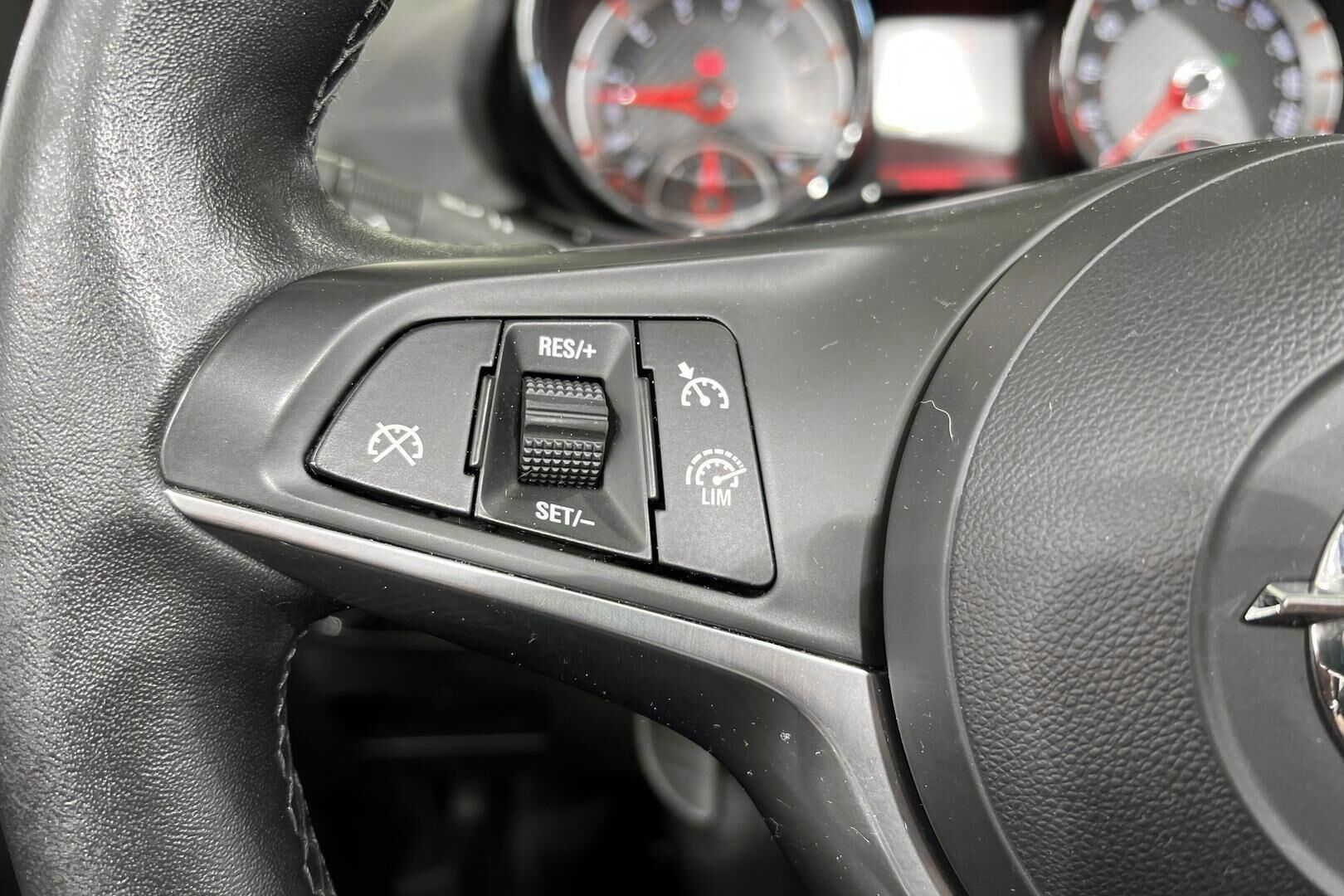 Opel Adam iso kuva 11