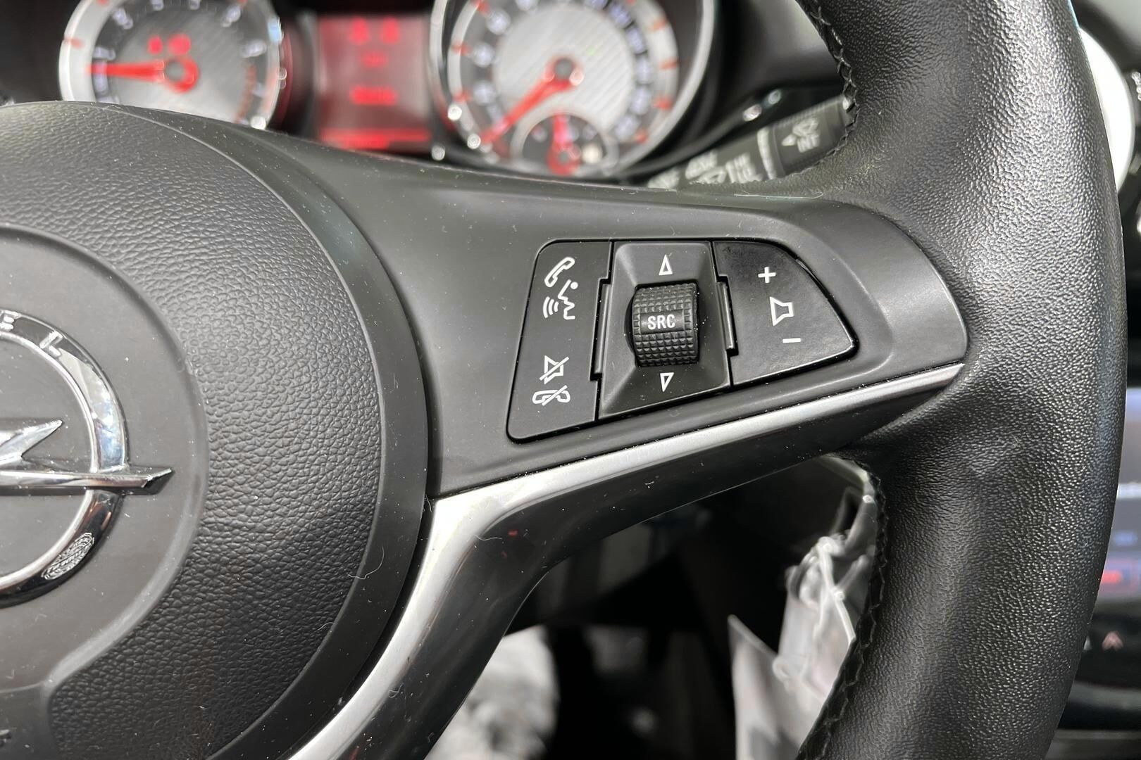 Opel Adam iso kuva 17