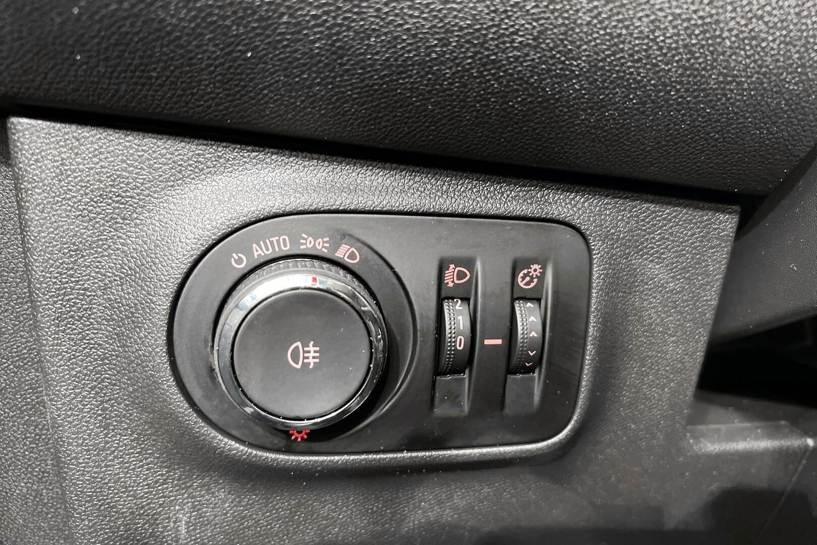Opel Adam iso kuva 12