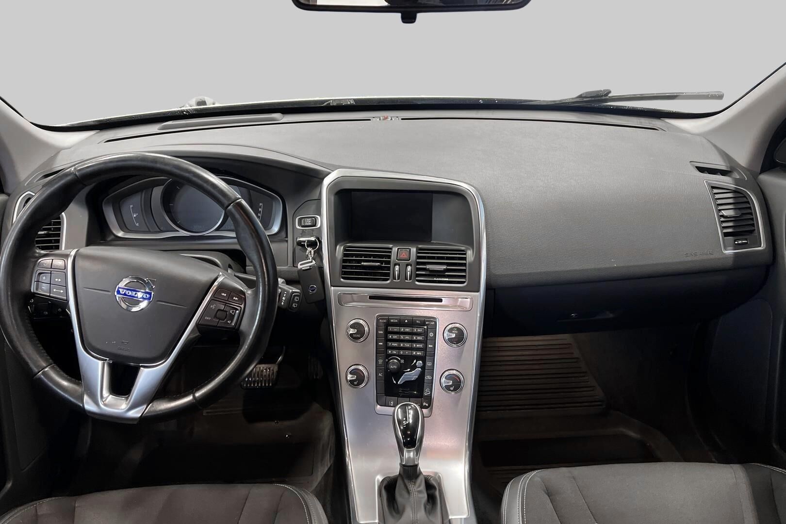 Volvo XC60 iso kuva 10