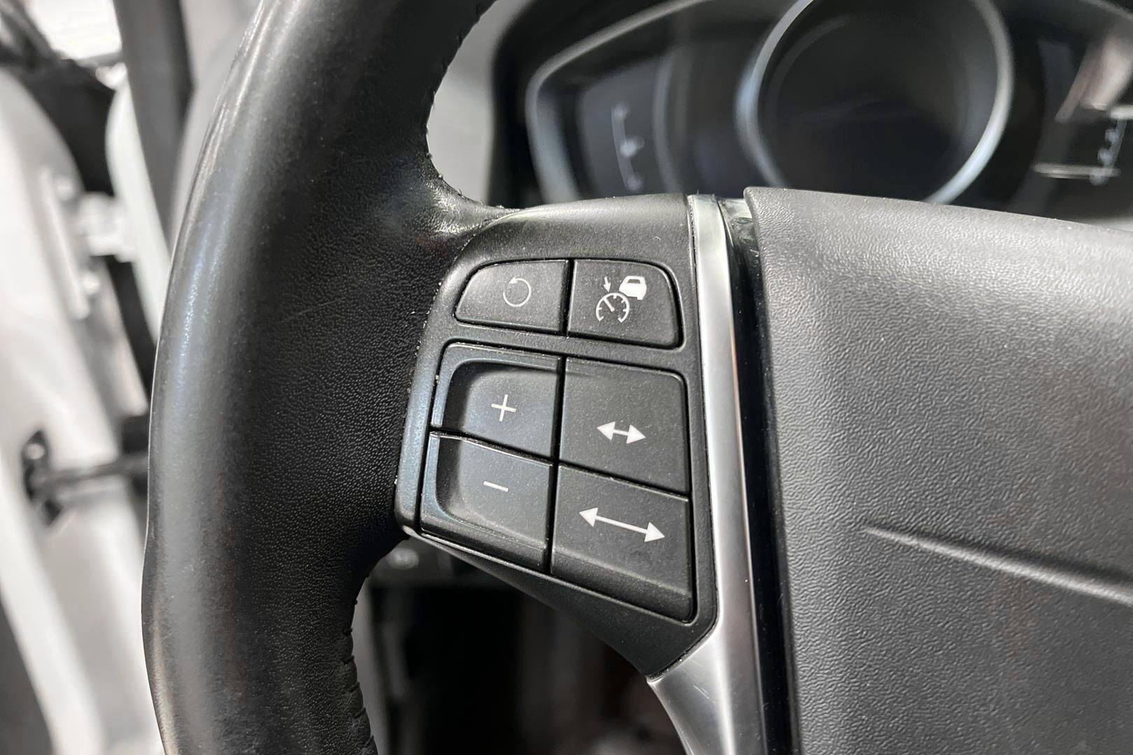Volvo XC60 iso kuva 15