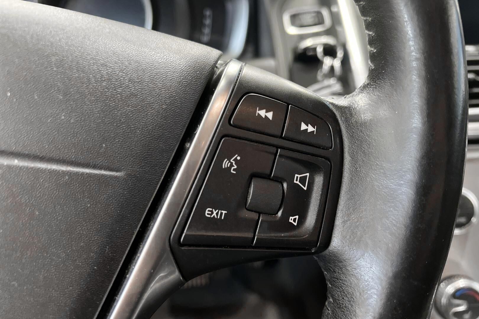 Volvo XC60 iso kuva 17