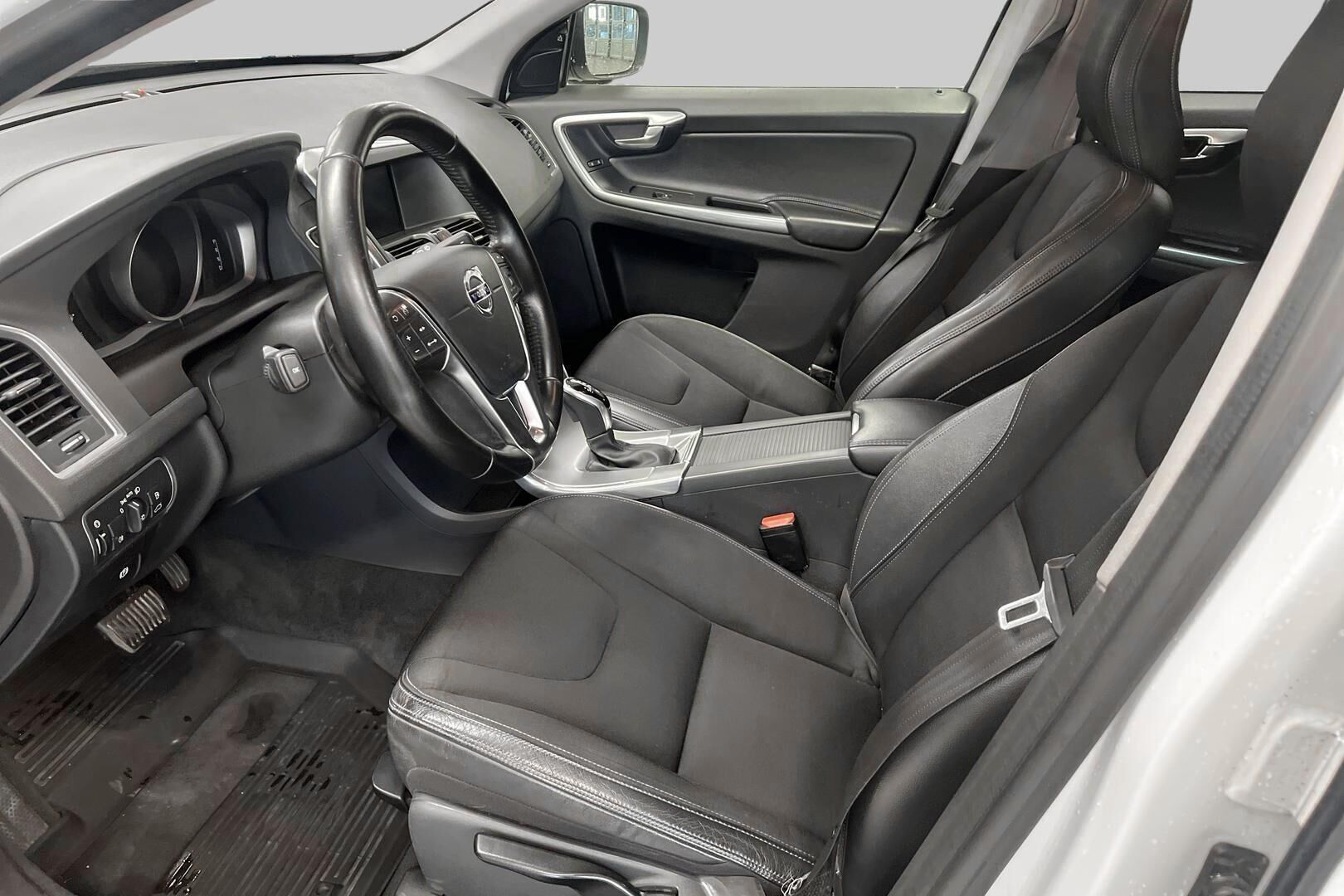 Volvo XC60 iso kuva 20