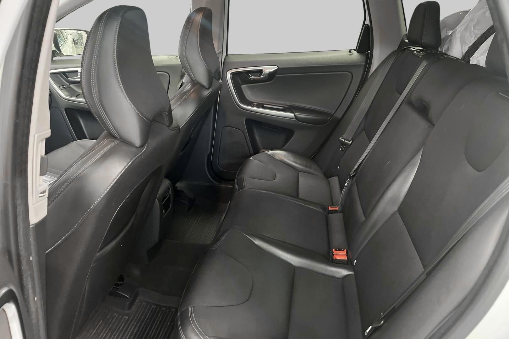 Volvo XC60 iso kuva 9