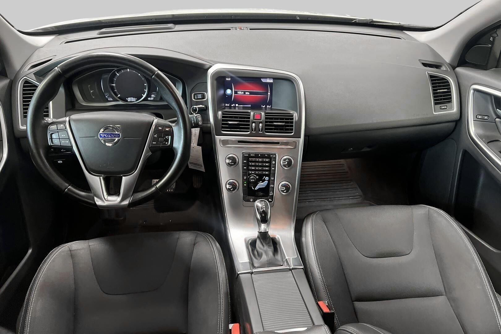 Volvo XC60 iso kuva 10