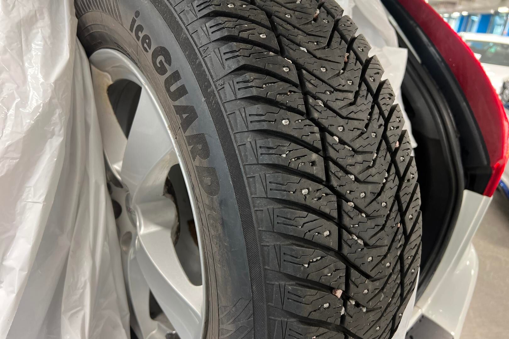 Volvo XC60 iso kuva 13