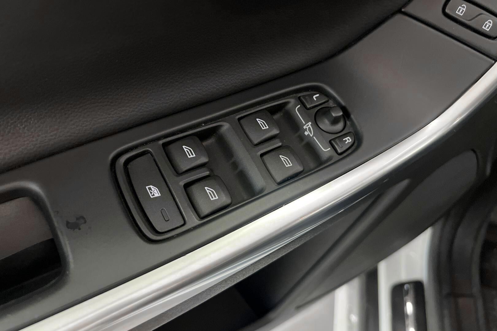 Volvo XC60 iso kuva 14