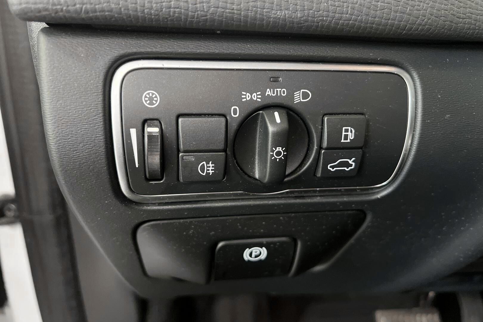 Volvo XC60 iso kuva 15
