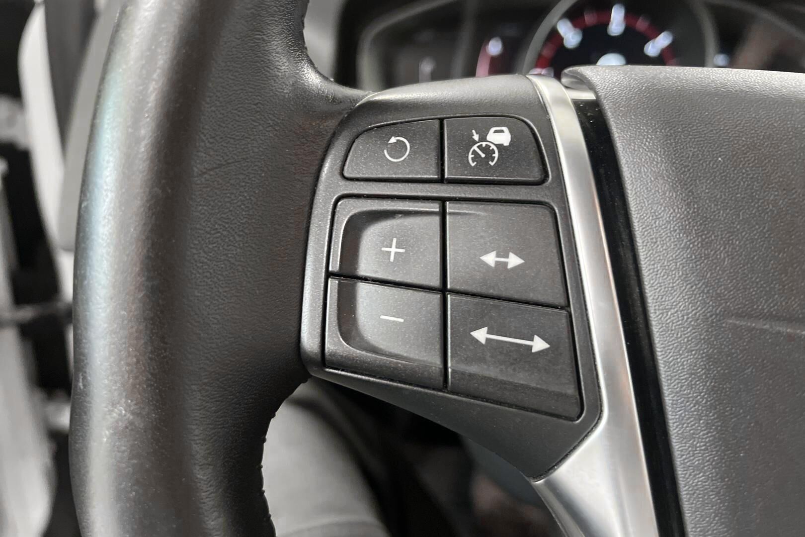 Volvo XC60 iso kuva 22