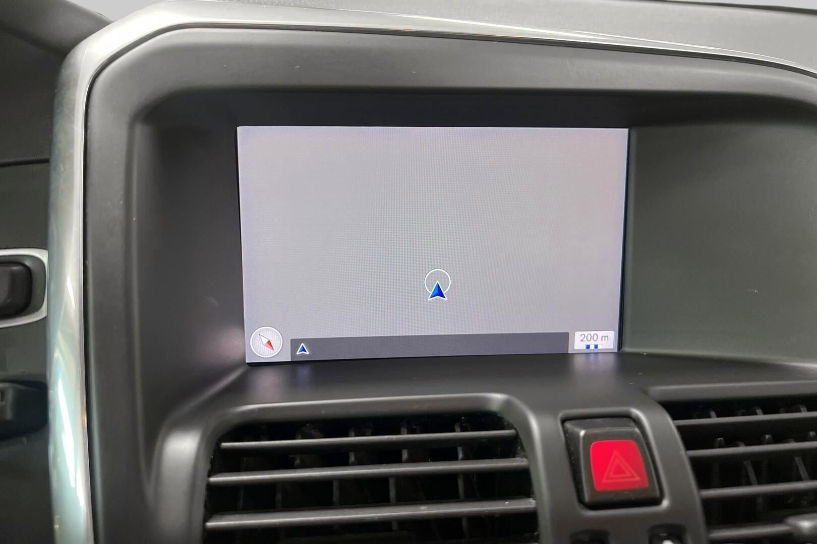 Volvo XC60 iso kuva 17