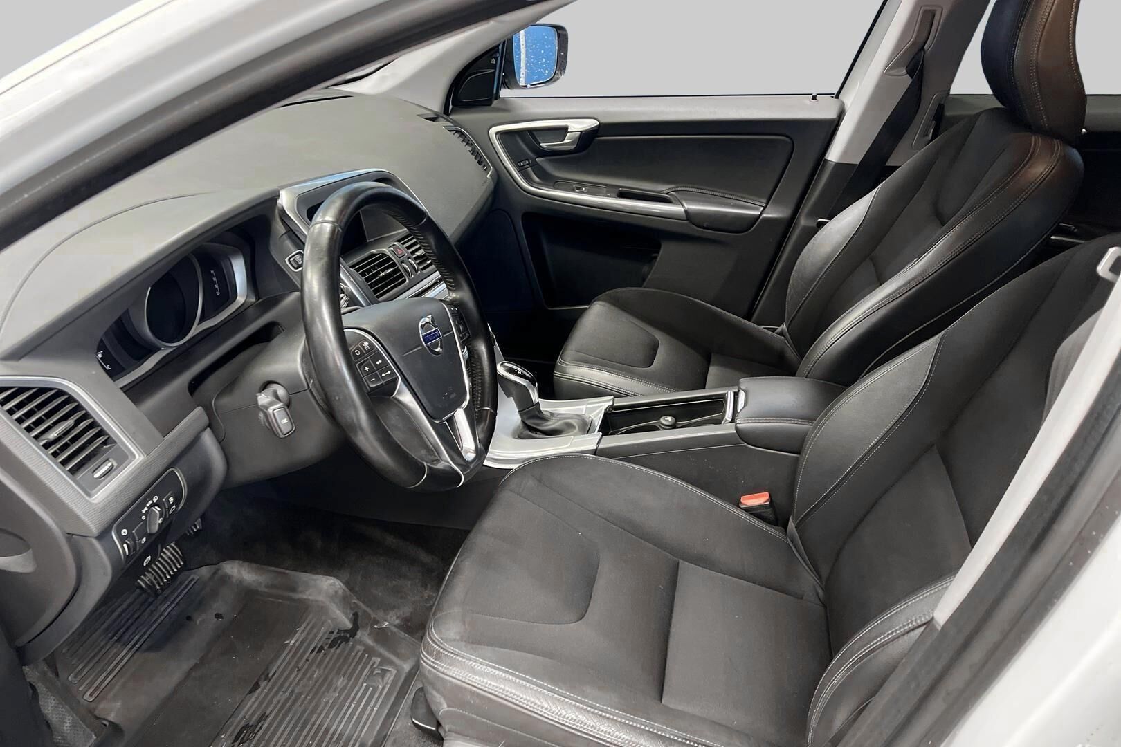 Volvo XC60 iso kuva 9