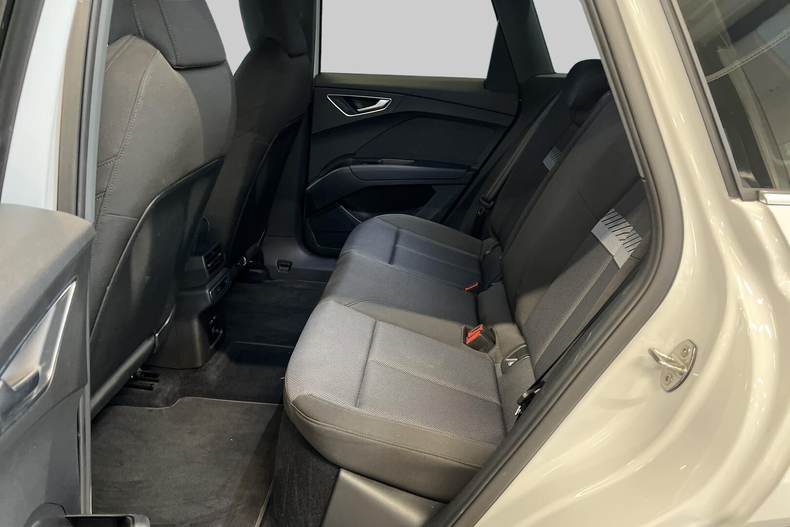 Audi Q4 e-tron iso kuva 10
