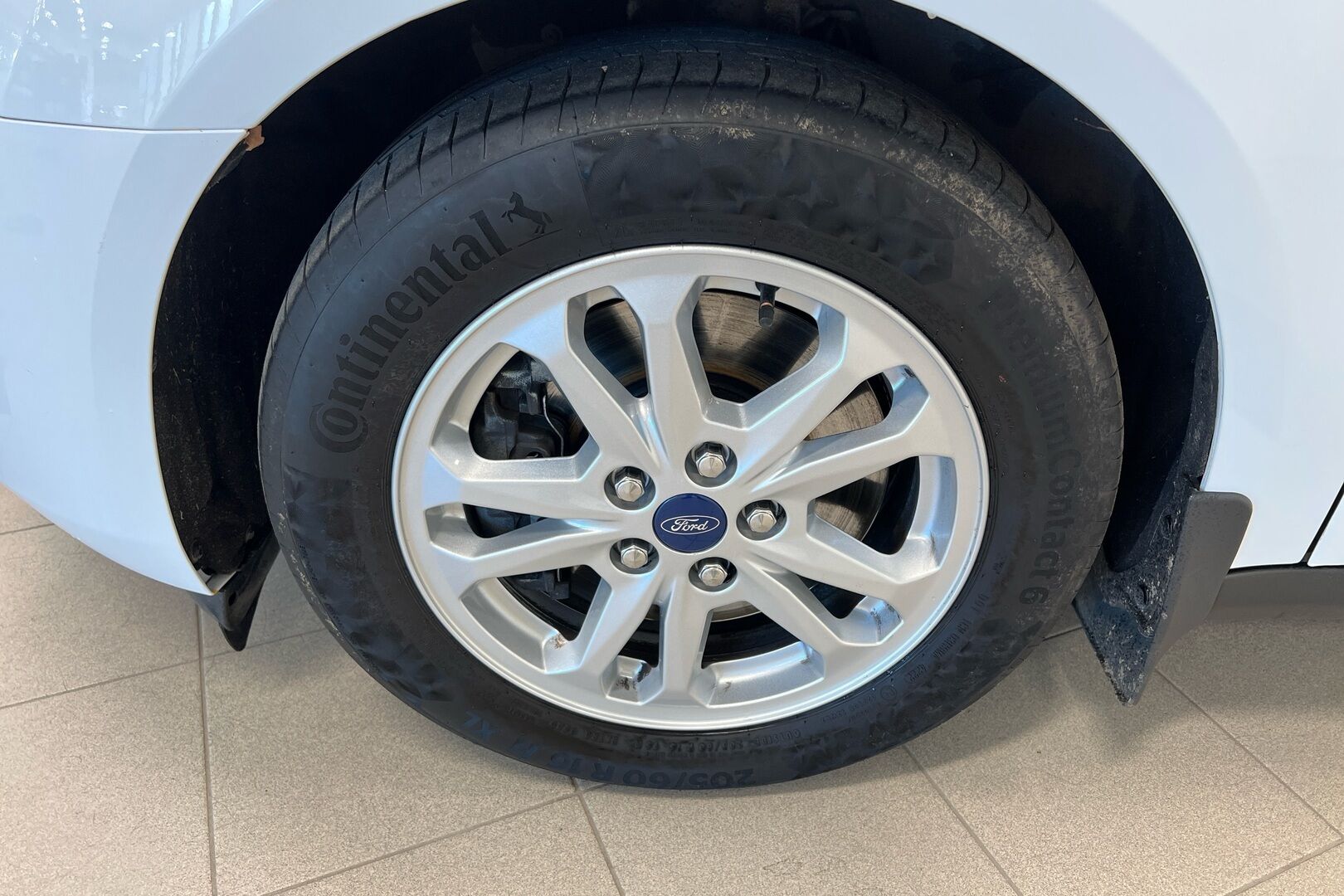 Ford Transit Connect iso kuva 10