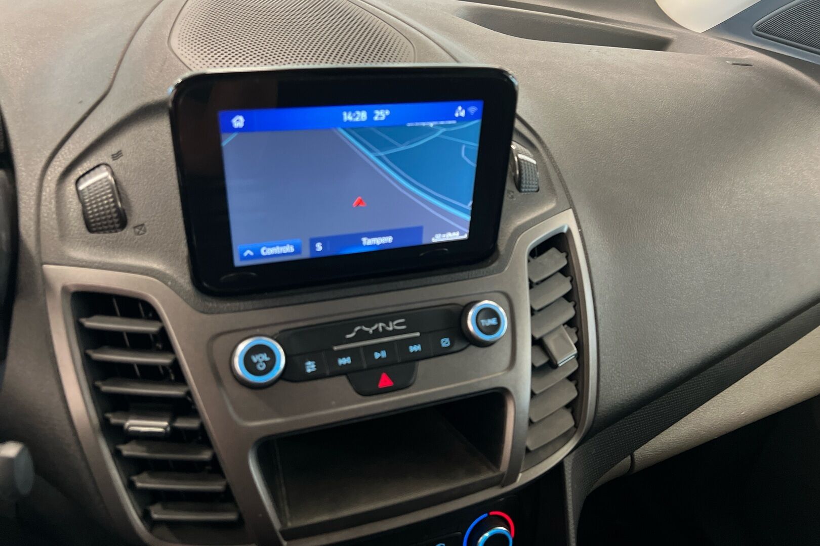 Ford Transit Connect iso kuva 12