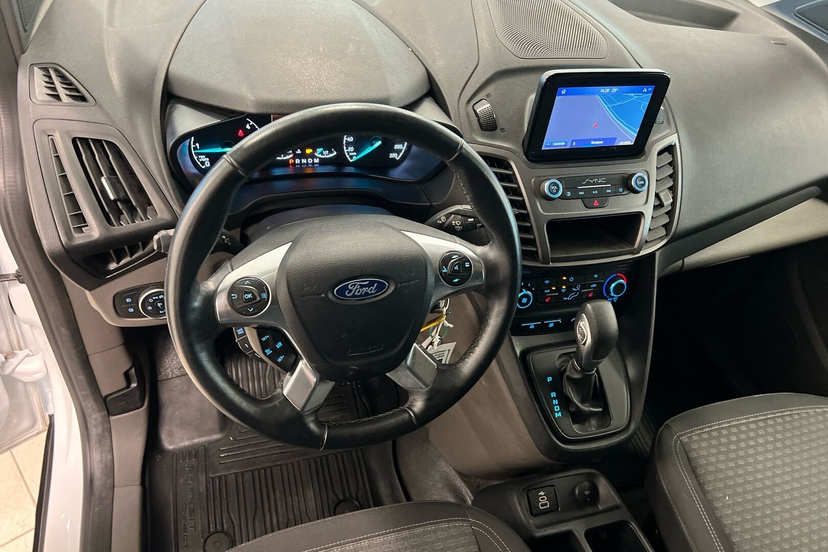 Ford Transit Connect iso kuva 14