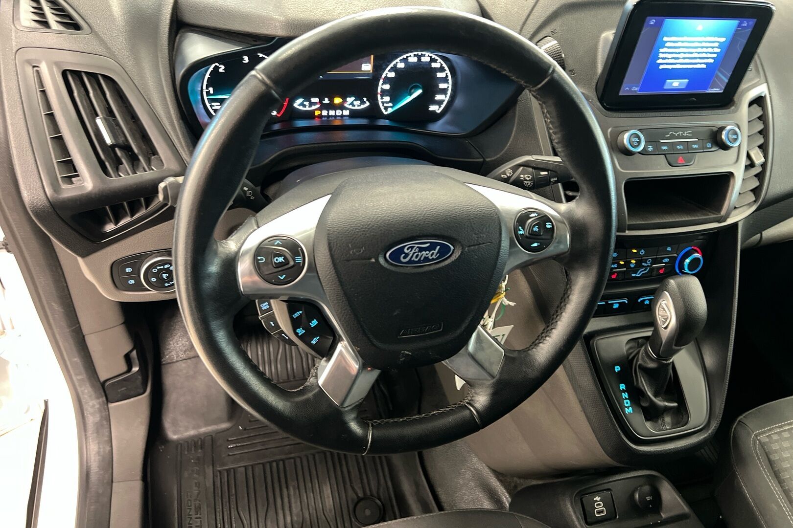Ford Transit Connect iso kuva 15