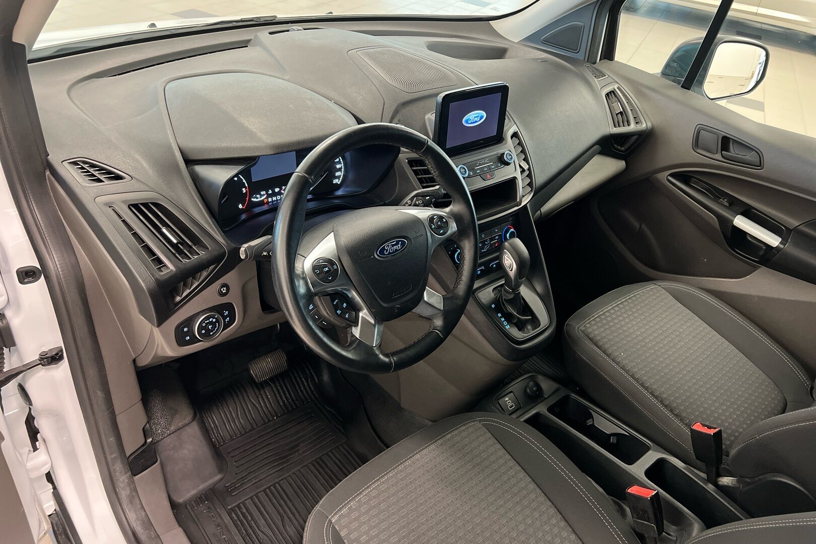 Ford Transit Connect iso kuva 6