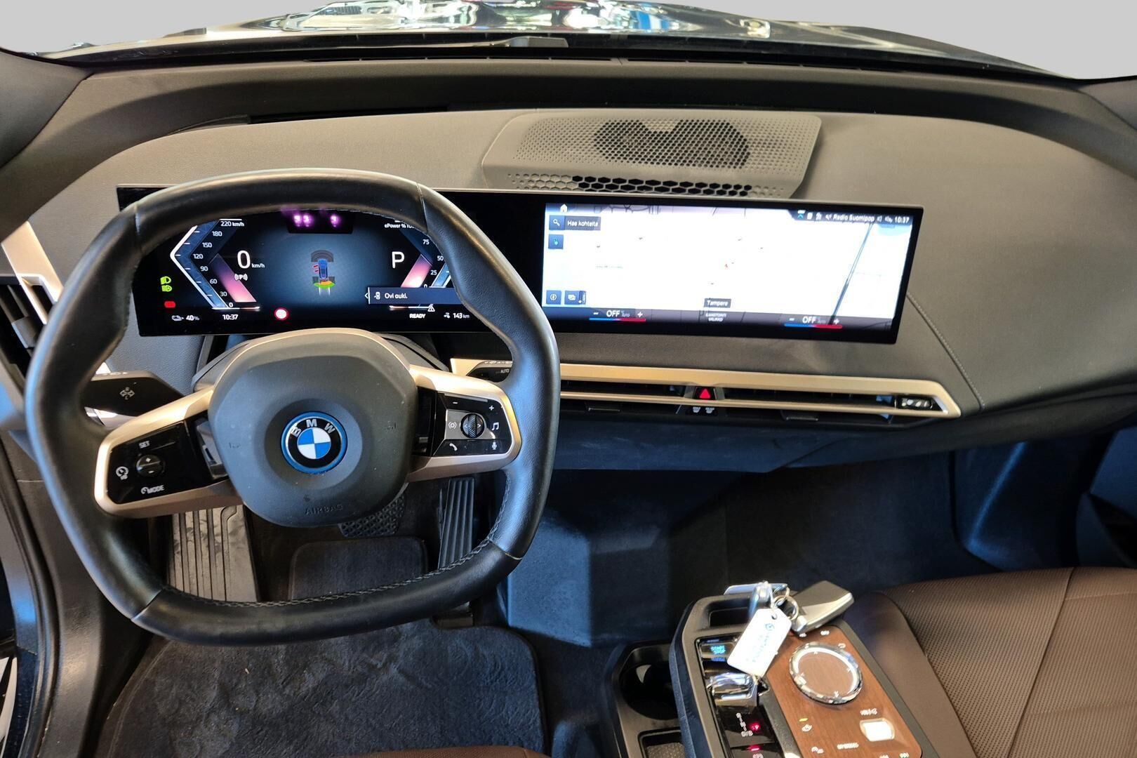 BMW iX iso kuva 10