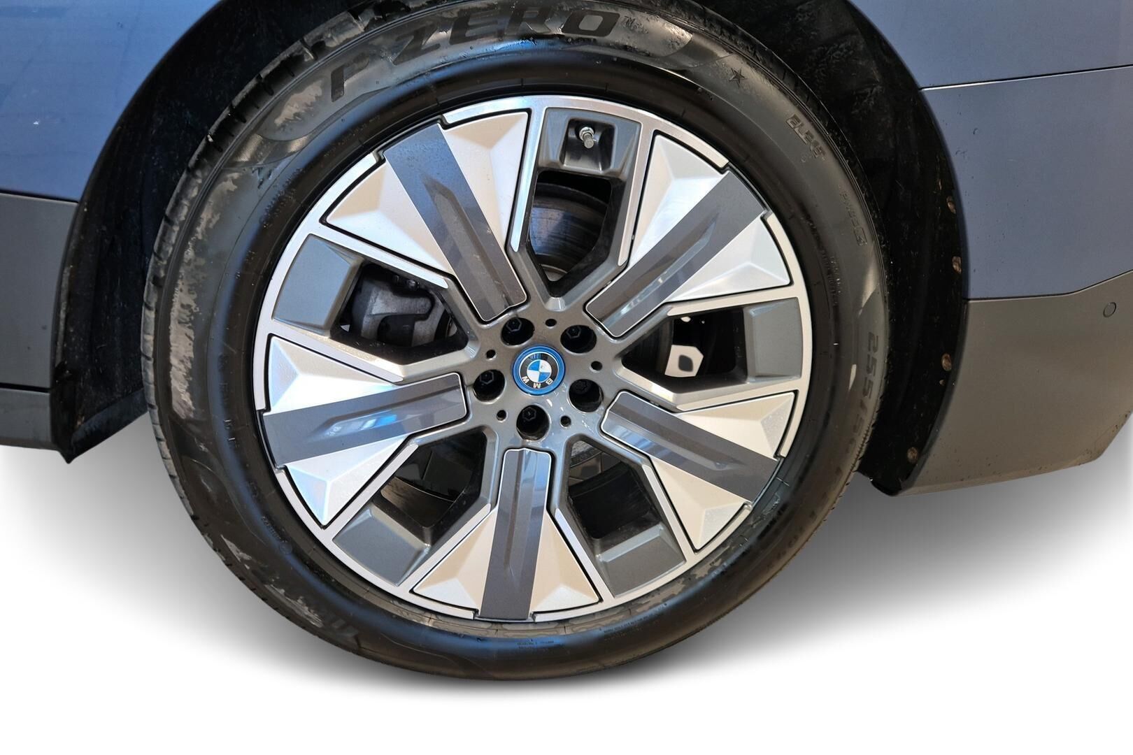 BMW iX iso kuva 12