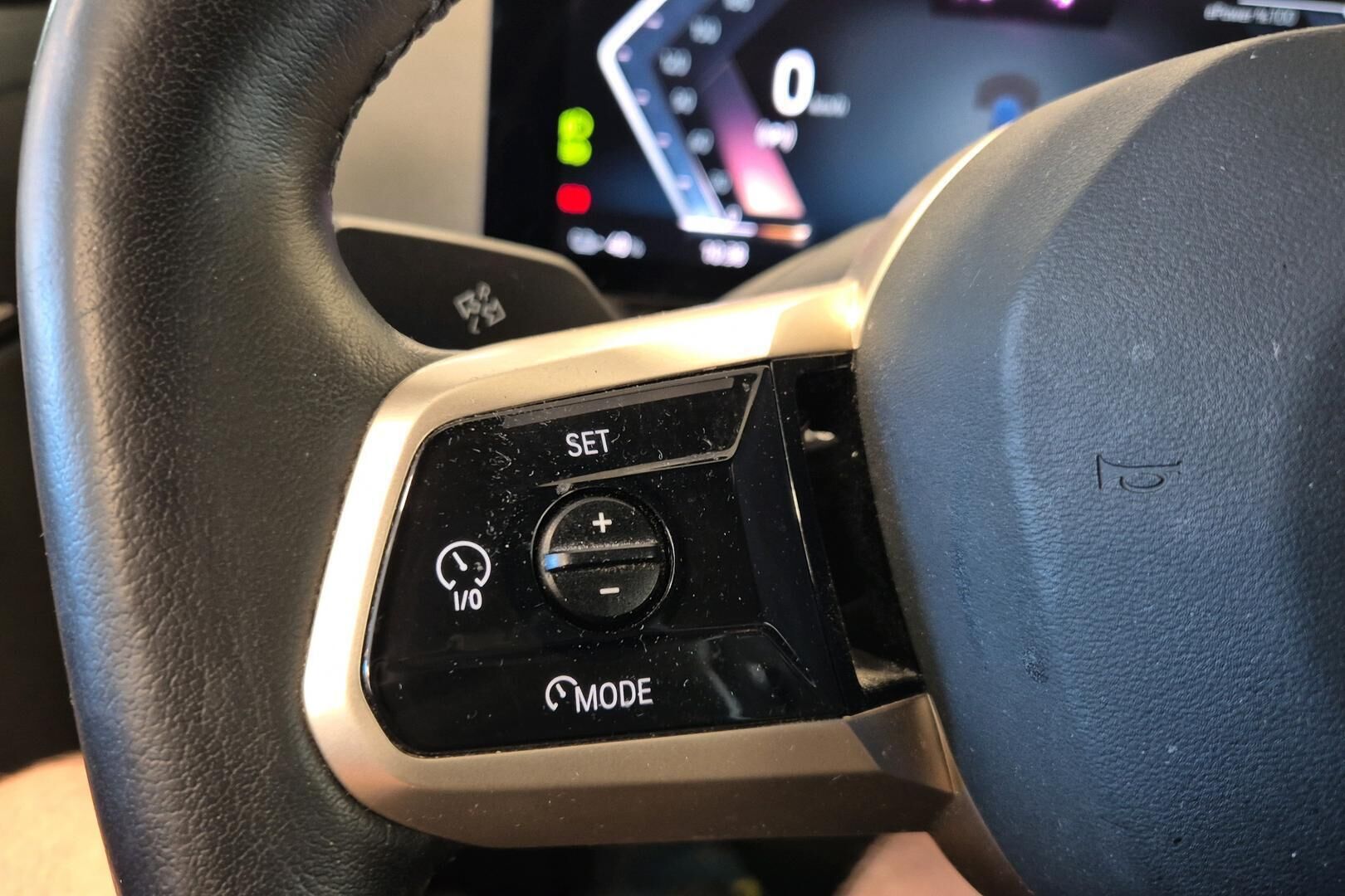 BMW iX iso kuva 17