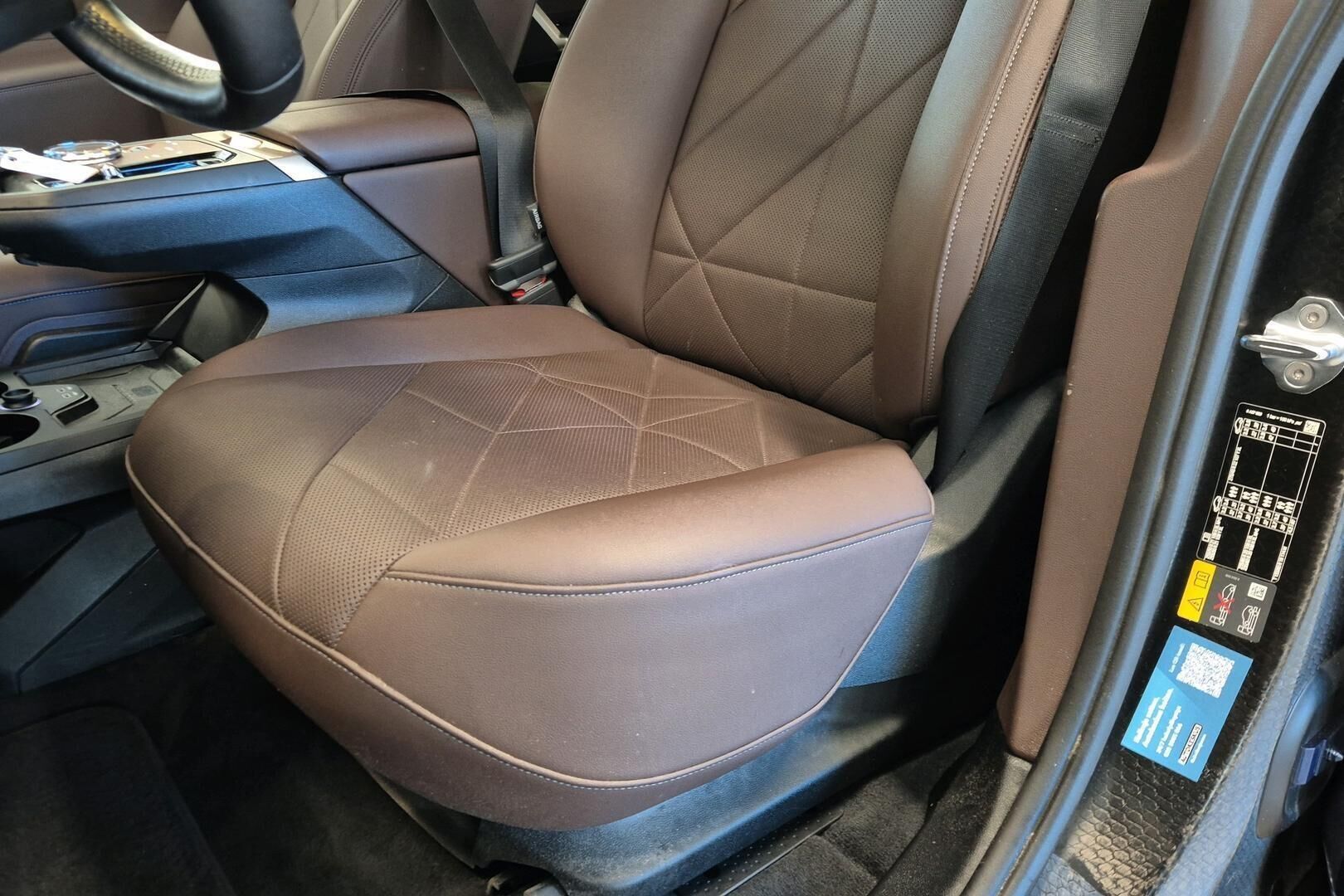 BMW iX iso kuva 20