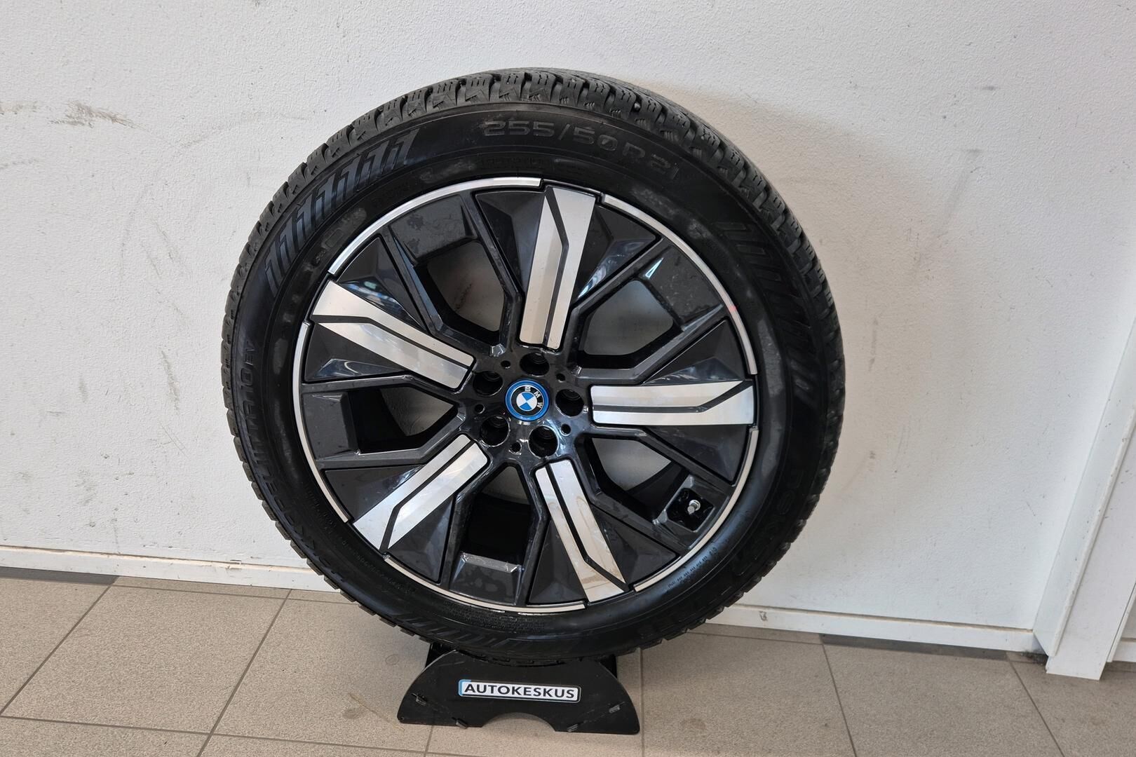 BMW iX iso kuva 22