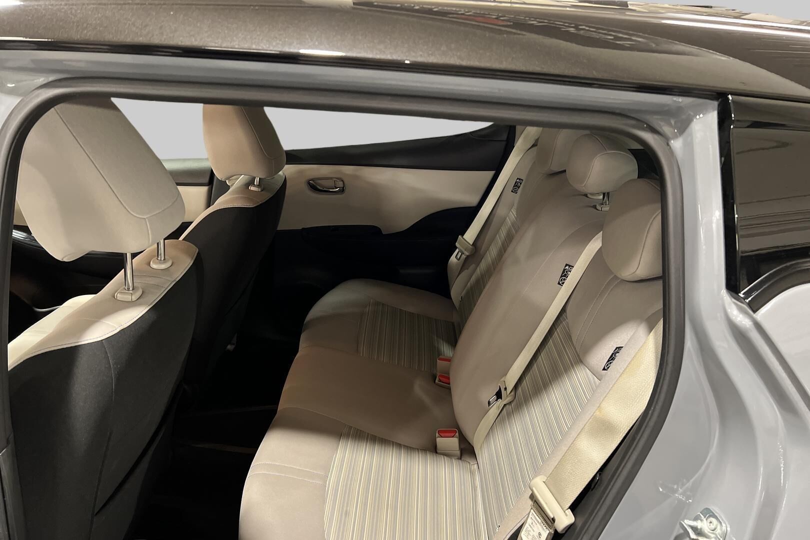 Nissan Leaf iso kuva 7