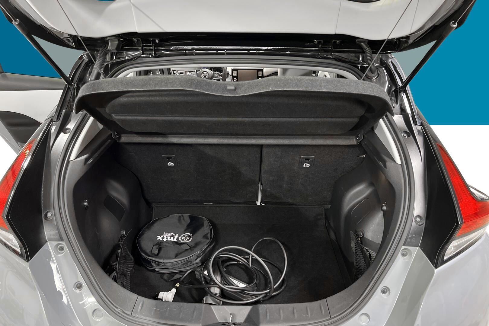 Nissan Leaf iso kuva 18