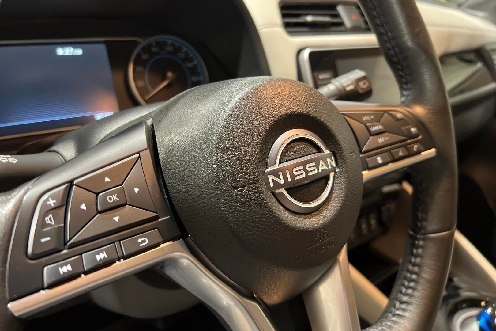 Nissan Leaf iso kuva 11