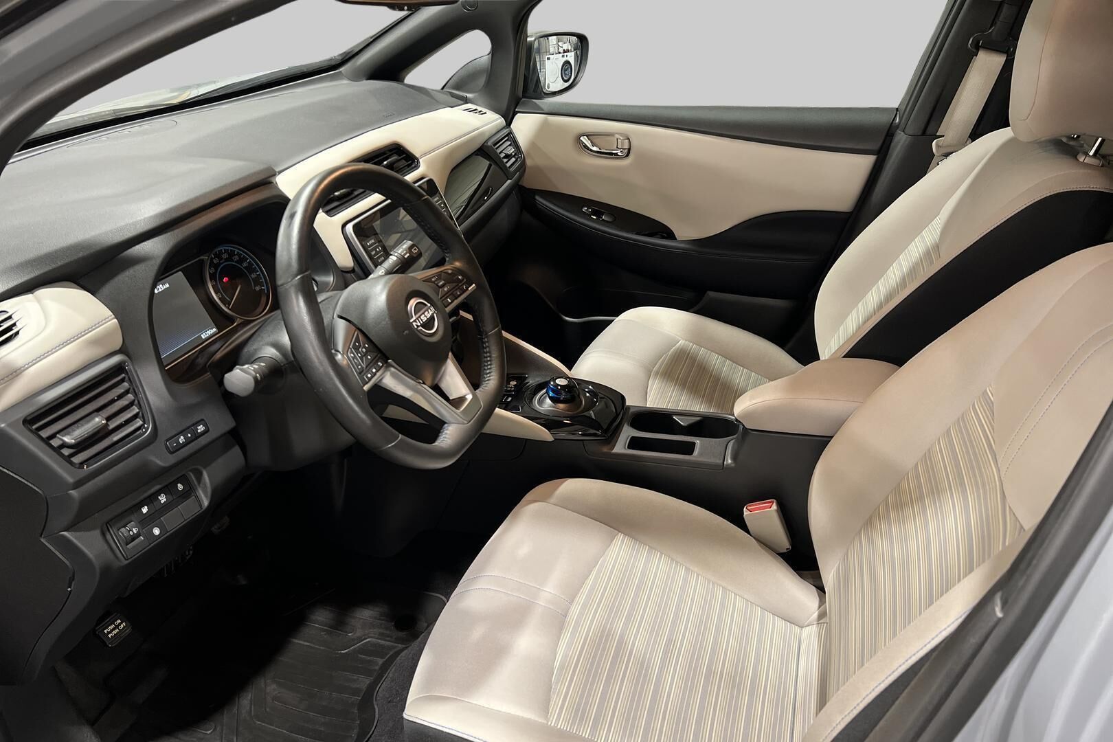 Nissan Leaf iso kuva 6