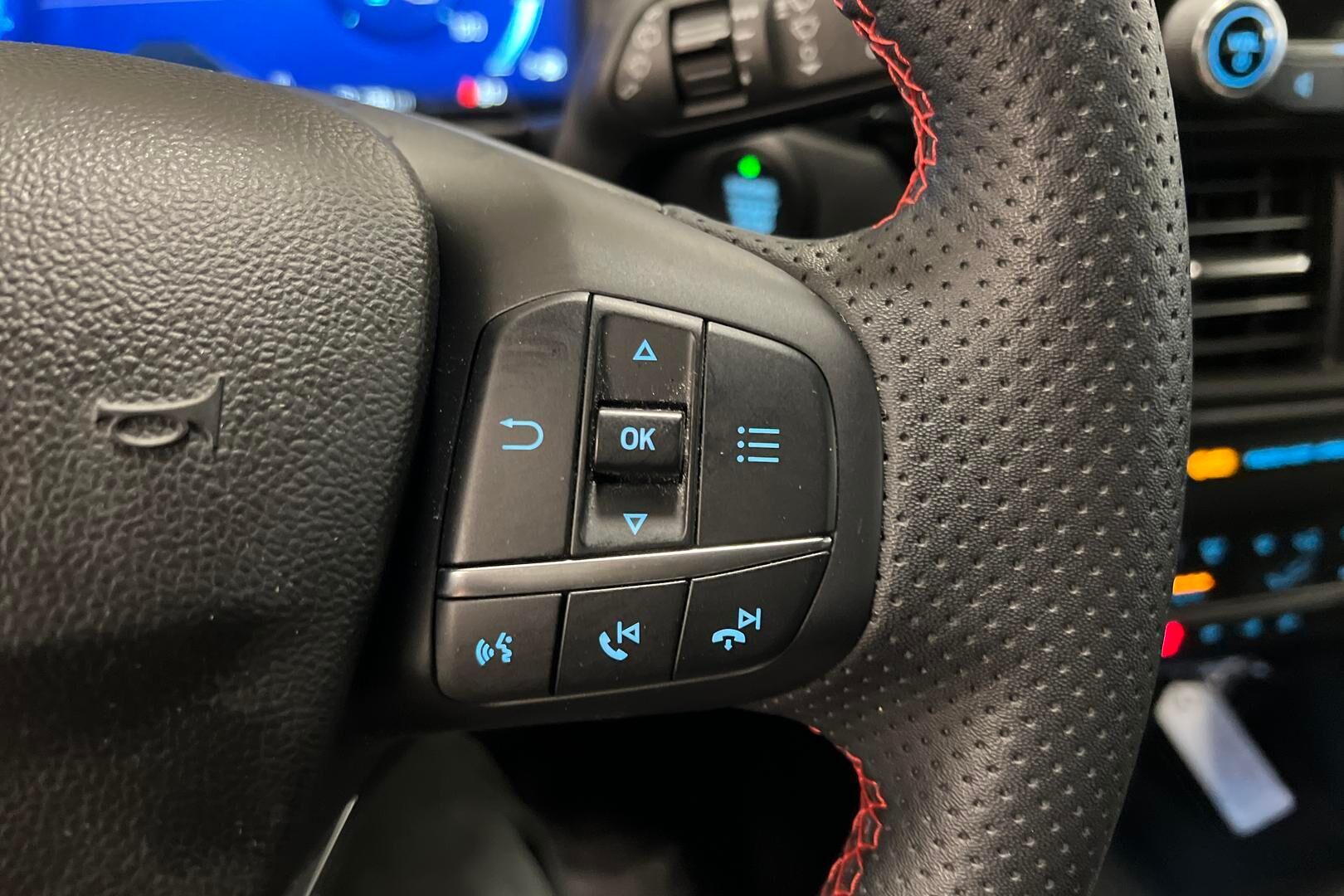 Ford Kuga iso kuva 19